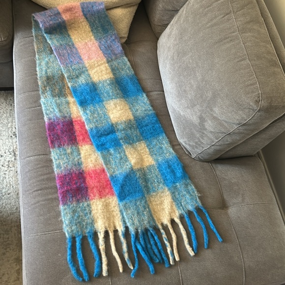 COS Oversized Mohair Blend Checked Scarf in Light Blue - Picture 4 of 5